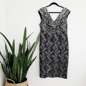 Le Chateau dress| Geo Print V Neck shift dress